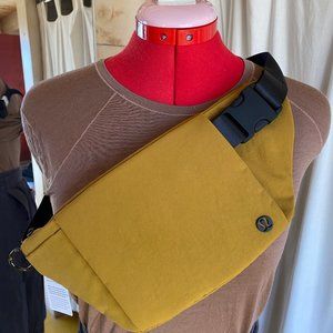 Lululemon Multi Pocket Belt Bag Gold NWT